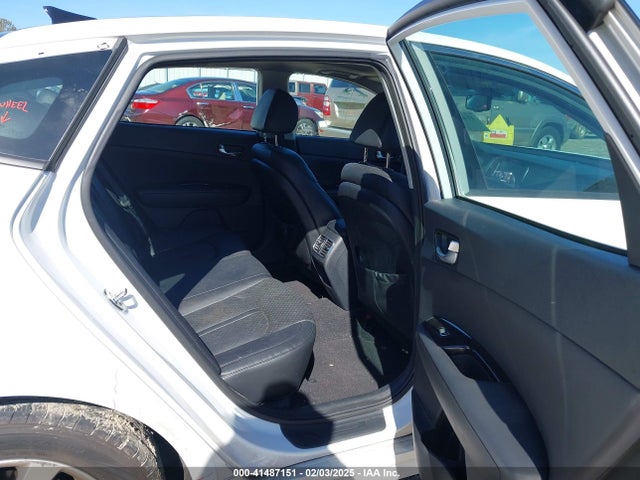 KIA OPTIMA EX 2016 5XXGU4L39GG064837 Image 8