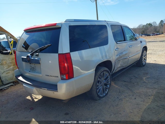 2011 CADILLAC ESCALADE ESV 1GYS4JEF1BR154922 Photo 3