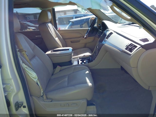 2011 CADILLAC ESCALADE ESV 1GYS4JEF1BR154922 Photo 4