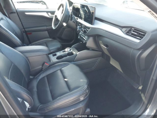 1FMCU9JA7PUB20373 Ford Escape Platinum
