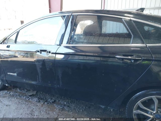 3FA6P0RU3KR243175 Ford Fusion Hybrid Titanium