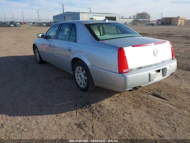 2010 CADILLAC DTS 1G6KA5EY5AU120245 Photo 2