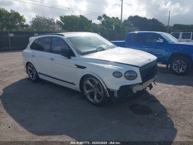 2022 BENTLEY BENTAYGA SJAAM2ZV2NC013035