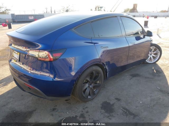 2024 TESLA MODEL Y 7SAYGDEE2RA242815 Photo 3