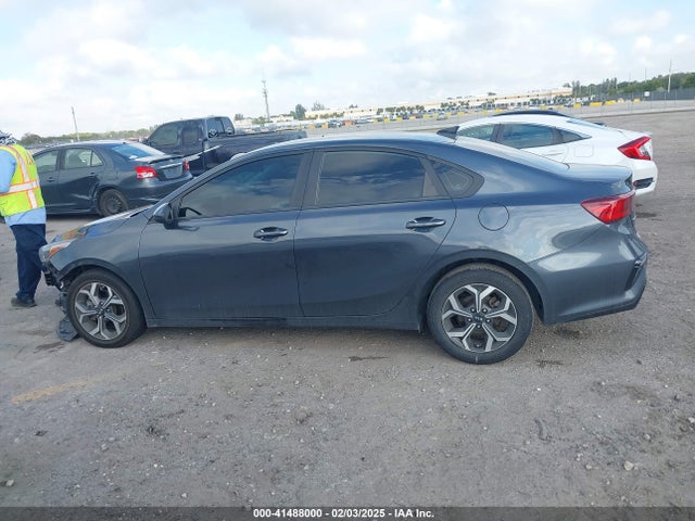 3KPF24AD9ME265607 KIA Forte Lxs