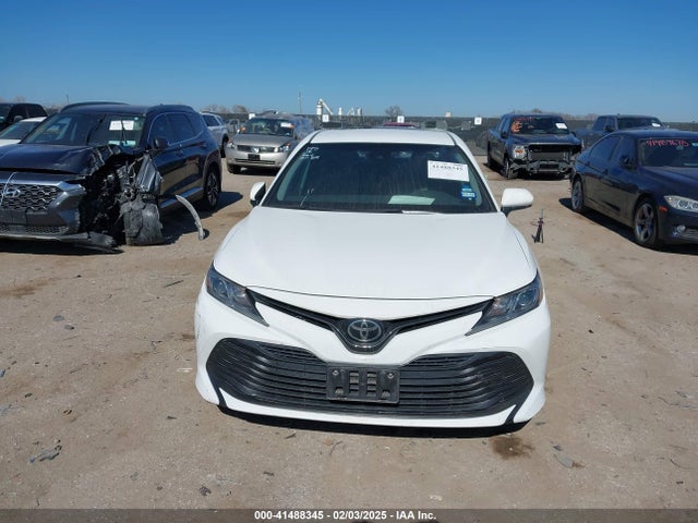 4T1B11HK8JU113895 Toyota CAMRY LE