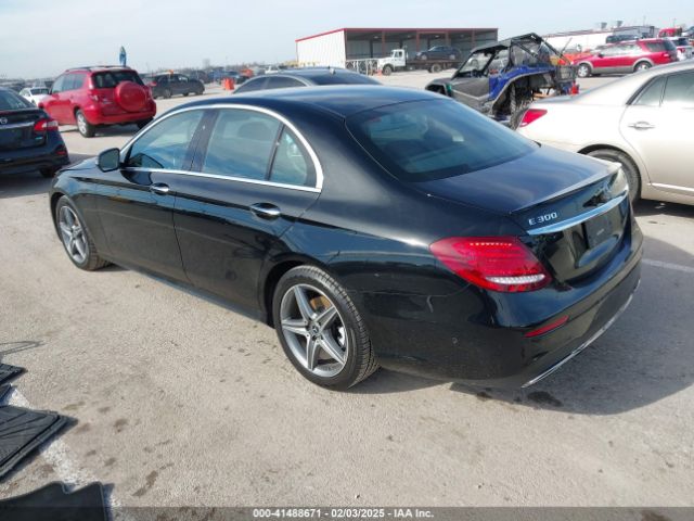 2019 MERCEDES-BENZ E 300 WDDZF4KB6KA632323 Photo 2