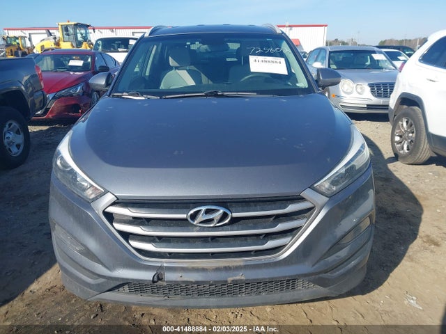KM8J33A44JU725802 Hyundai TUCSON SEL