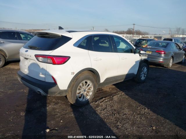 1FMCU9G68NUA44940 Ford ESCAPE SE