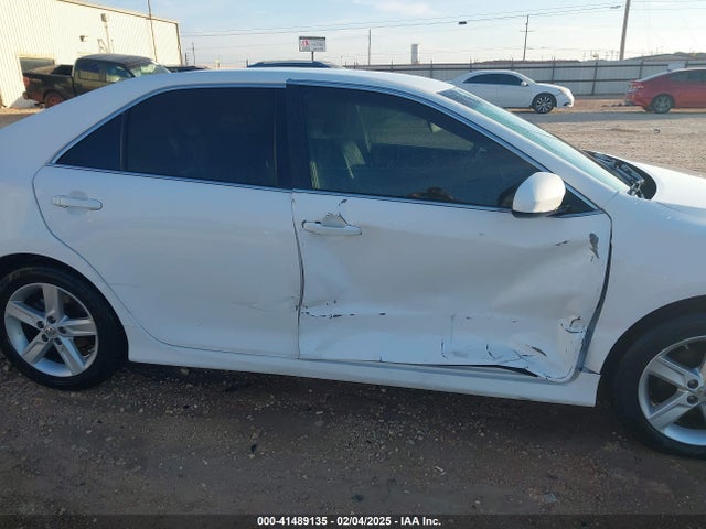 4T1BF1FK4EU444595 Toyota CAMRY SE