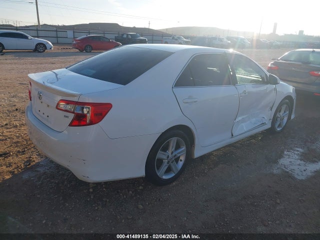 4T1BF1FK4EU444595 Toyota CAMRY SE