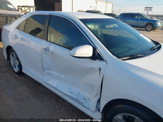 4T1BF1FK4EU444595 Toyota CAMRY SE