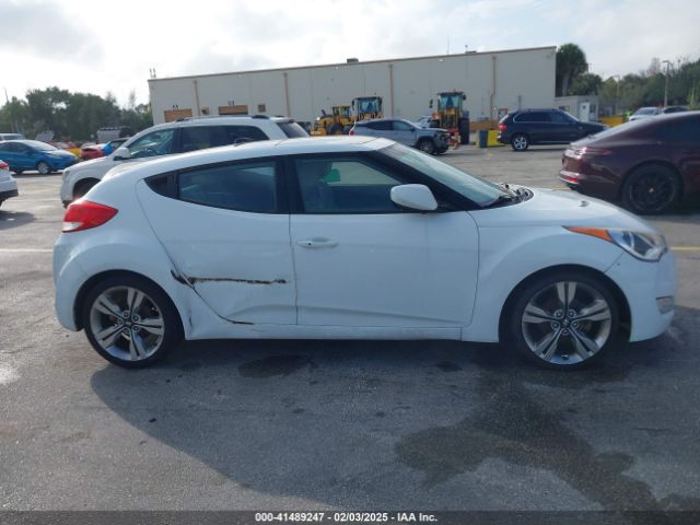 KMHTC6AD9EU200668 Hyundai Veloster Base W/gray