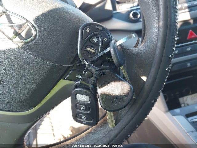Продаж на аукціоні авто 2017 Hyundai Elantra Se, vin: 5NPD84LF8HH125019, номер лоту: 41489253