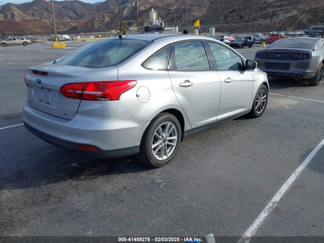 1FADP3F28HL300313 Ford FOCUS SE