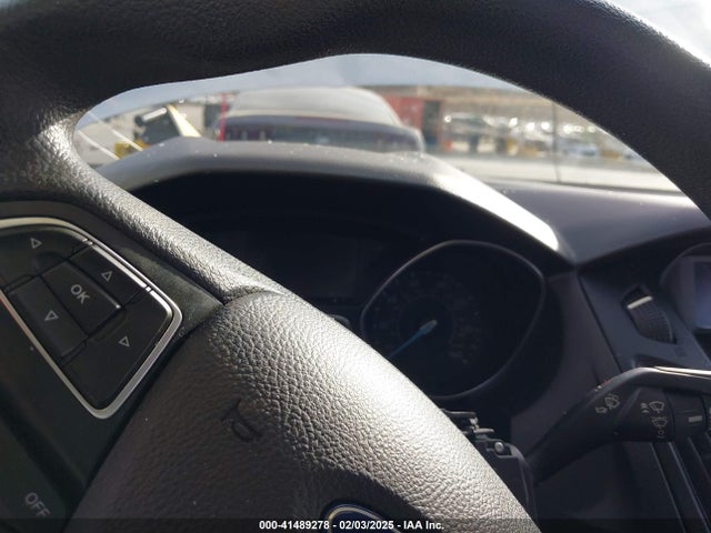 1FADP3F28HL300313 Ford FOCUS SE