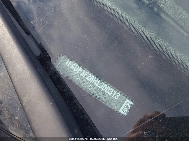 1FADP3F28HL300313 Ford FOCUS SE