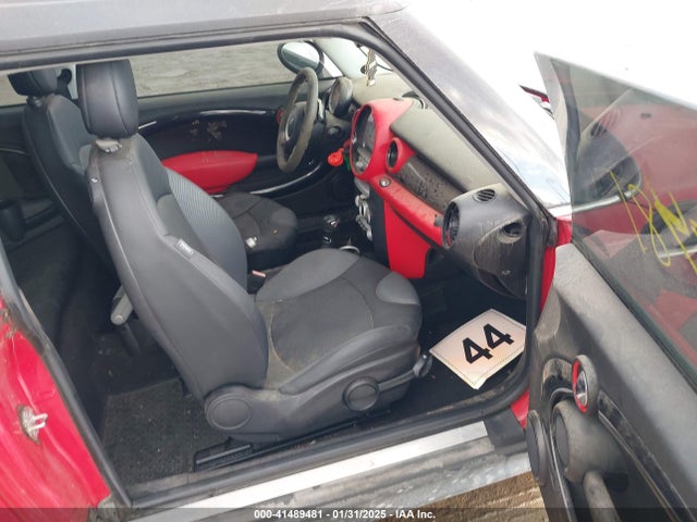 2008 MINI COOPER S CLUBMAN WMWMM33568TP88336 Photo 4