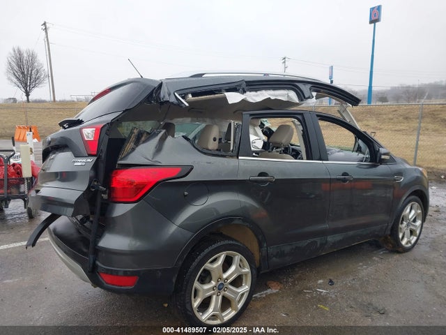 1FMCU9J98KUC31190 Ford Escape Titanium