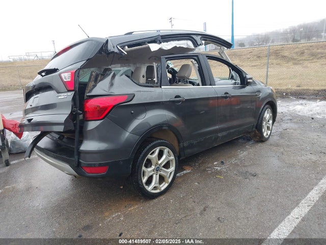 1FMCU9J98KUC31190 Ford Escape Titanium