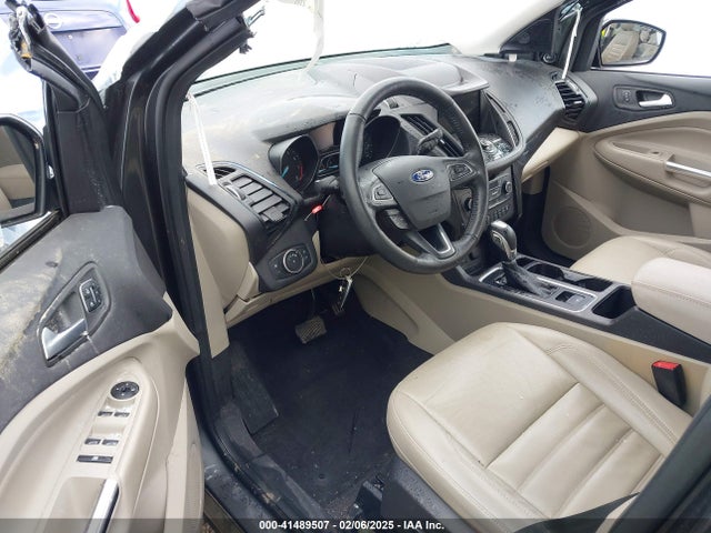 1FMCU9J98KUC31190 Ford Escape Titanium