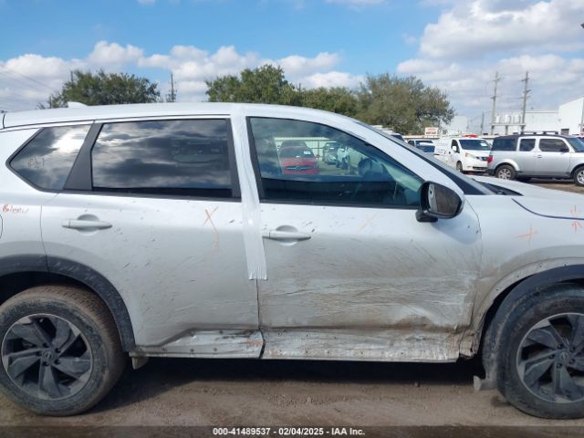 5N1BT3BA8RC677716 Nissan Rogue Sv Fwd