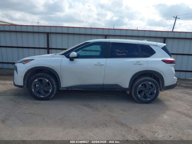 5N1BT3BA8RC677716 Nissan Rogue Sv Fwd