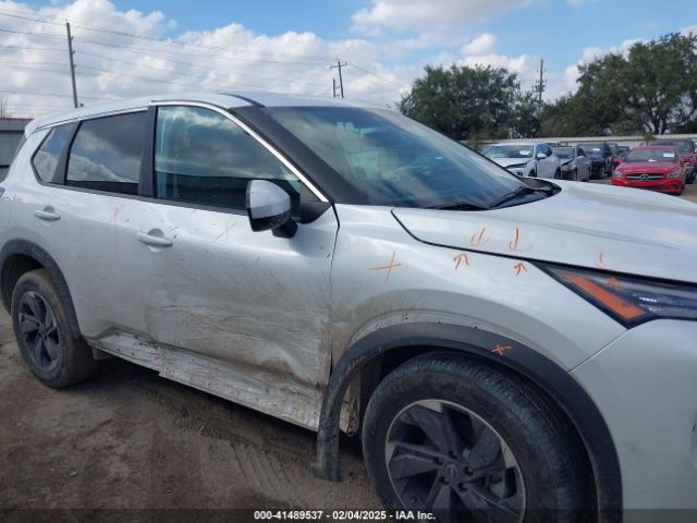 5N1BT3BA8RC677716 Nissan Rogue Sv Fwd