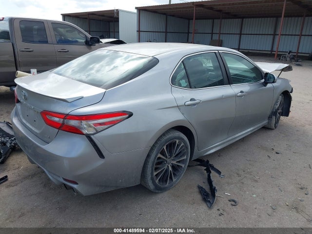 4T1B11HK2JU070977 Toyota CAMRY SE