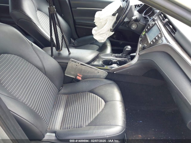 4T1B11HK2JU070977 Toyota CAMRY SE