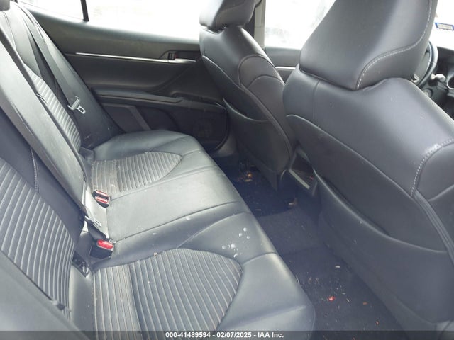 4T1B11HK2JU070977 Toyota CAMRY SE