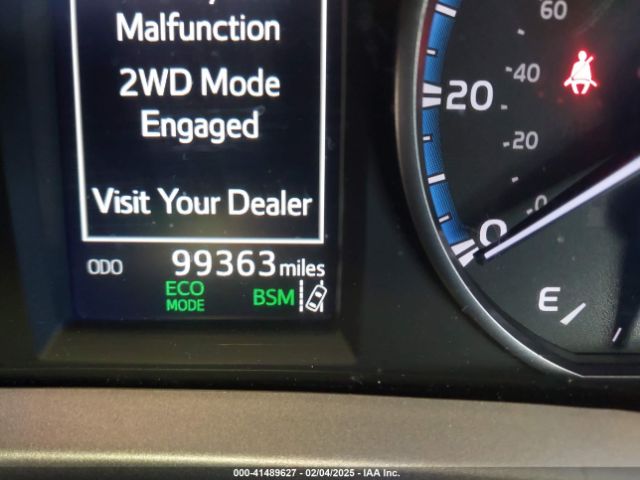 2T3RFREV7JW857444 Toyota Rav4 Adventure/xle