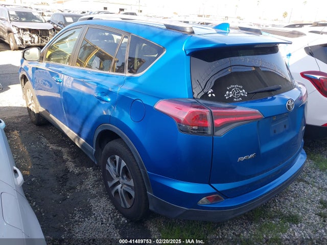 Toyota RAV4 LE 2016 JTMZFREV6GJ066409 Image 3