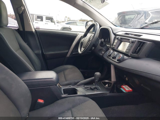 Toyota RAV4 LE 2016 JTMZFREV6GJ066409 Image 5