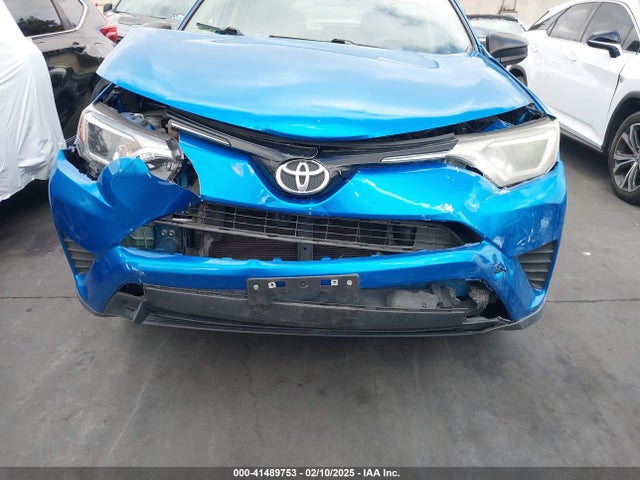Toyota RAV4 LE 2016 JTMZFREV6GJ066409 Image 6
