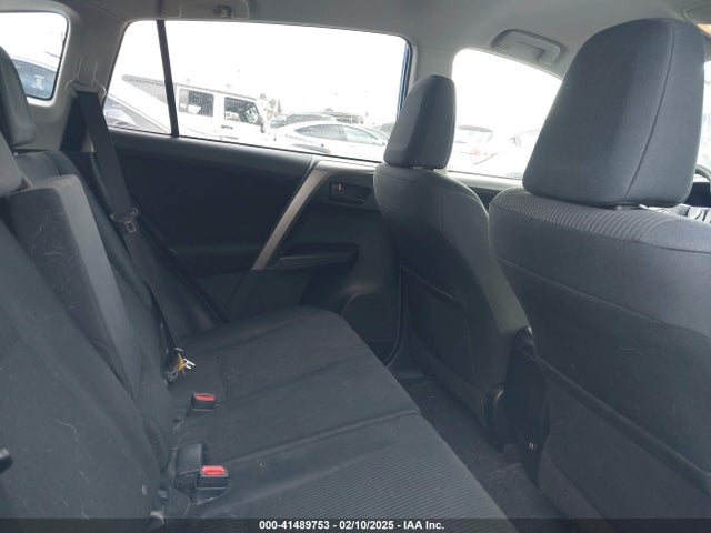 Toyota RAV4 LE 2016 JTMZFREV6GJ066409 Image 8