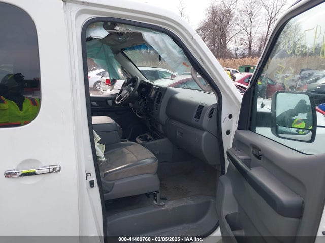 5BZBF0AA8FN850680 Nissan Nv Passenger Nv3500 Hd Sv V6