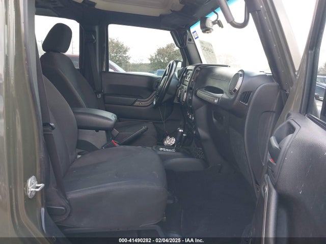 1C4BJWDG5FL697687 Jeep Wrangler Unlimited Sport