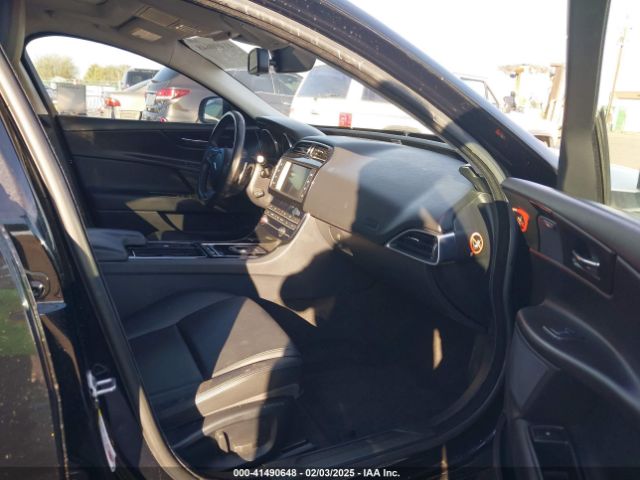 2018 JAGUAR XE SAJAD4FX7JCP28579 Photo 4