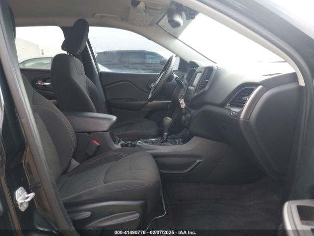 1C4PJLCB8KD147771 Jeep Cherokee Latitude Fwd