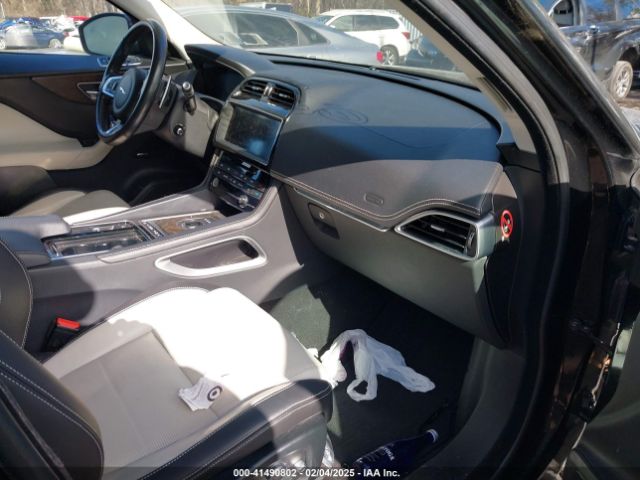 2018 JAGUAR F-PACE SADCL2FN9JA250887 Photo 4