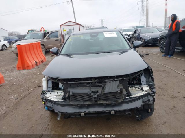 2HGFE2F28NH589979 Honda Civic Lx