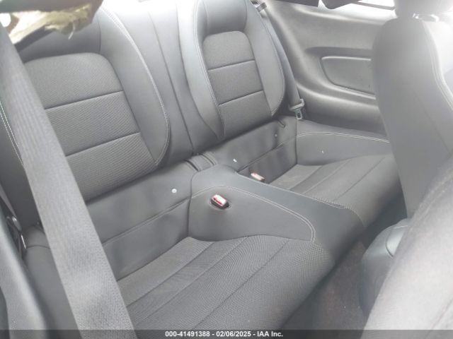 1FA6P8AM8F5303373 Ford Mustang V6