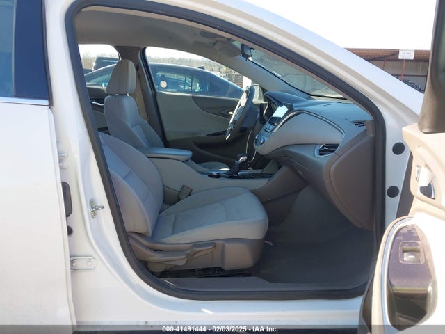 41491444 :رقم المزاد ، 1G1ZD5ST1NF109905 vin ، 2022 Chevrolet Malibu Fwd Lt مزاد بيع