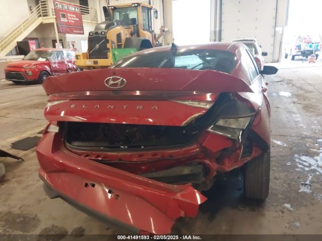 KMHLL4AG5NU368239 Hyundai ELANTRA SE