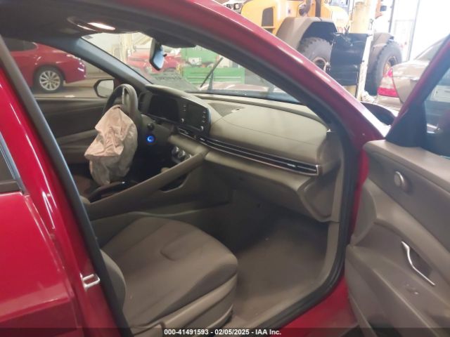 KMHLL4AG5NU368239 Hyundai ELANTRA SE