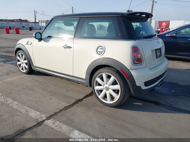 2007 MINI COOPER S WMWMF73547TL92521 Photo 2
