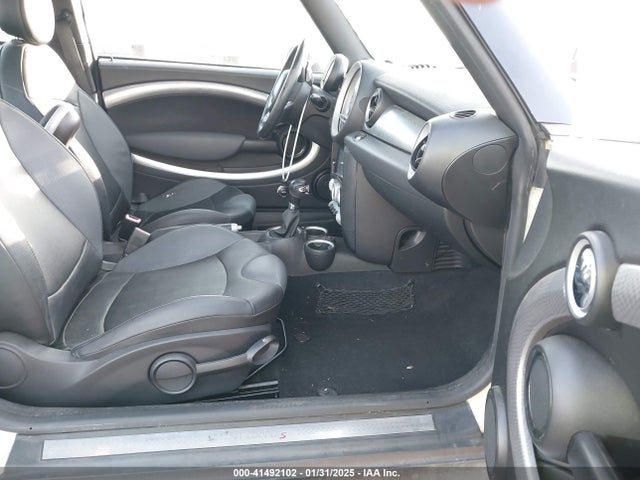 2007 MINI COOPER S WMWMF73547TL92521 Photo 4