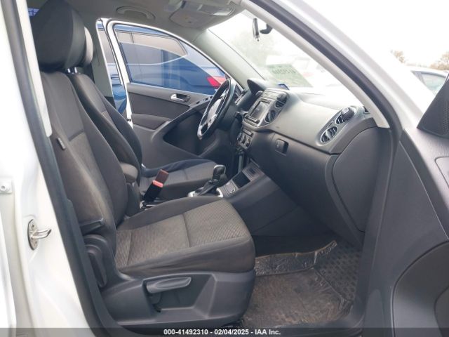 WVGAV7AX2HK042353 Volkswagen Tiguan 2.0t/2.0t S