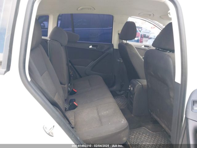 WVGAV7AX2HK042353 Volkswagen Tiguan 2.0t/2.0t S